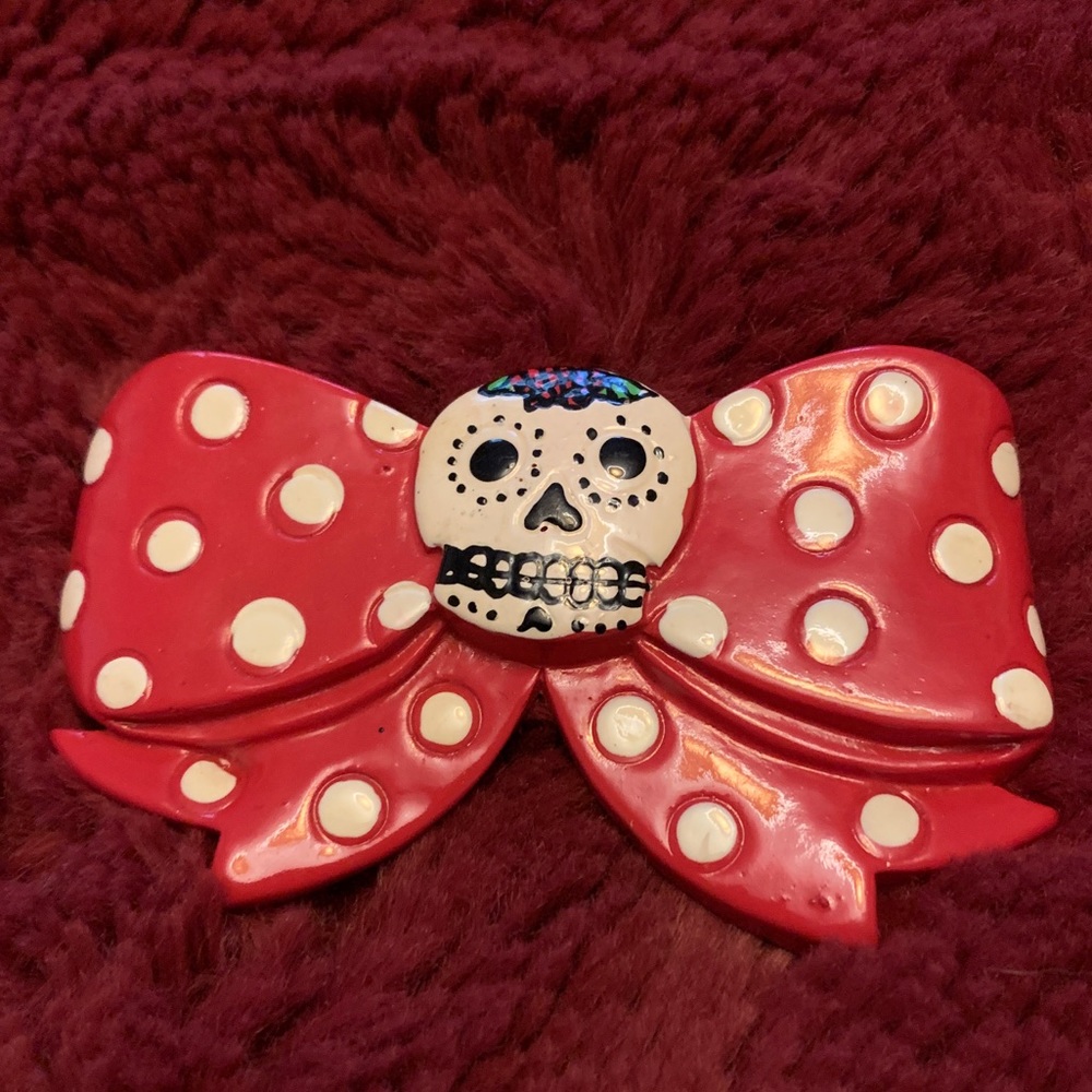Polka dot skull hair clip
